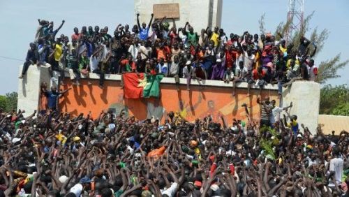 Comment une révolte populaire a mis fin à 27 ans de pouvoir au Burkina Faso